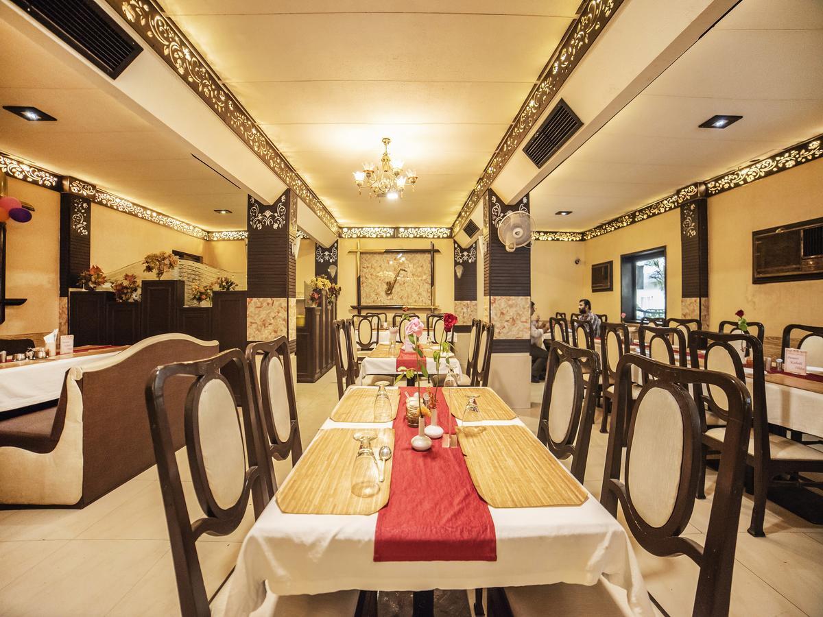 Fabhotel Santoor Geeta Bhawan Square Индаур Экстерьер фото