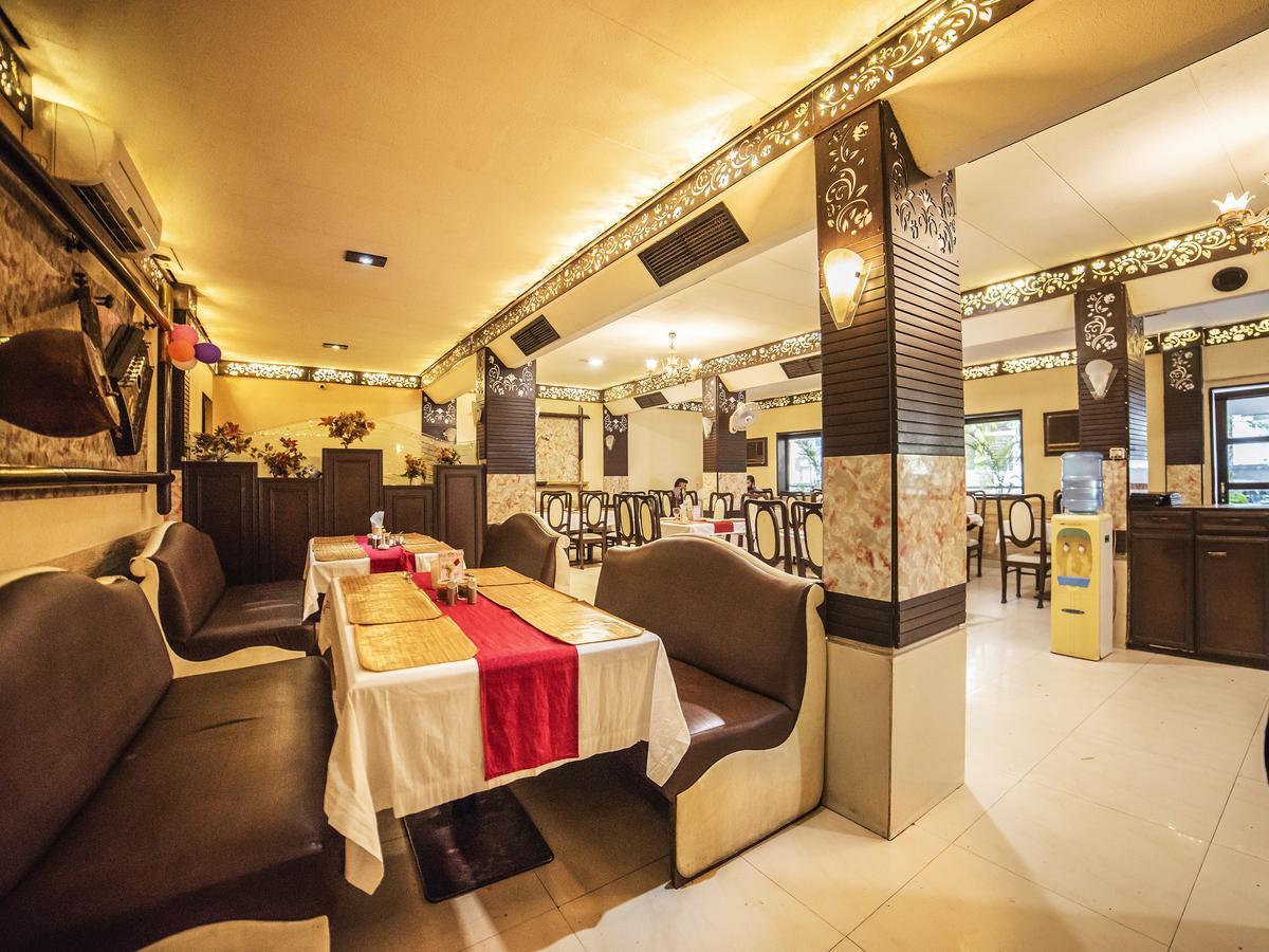 Fabhotel Santoor Geeta Bhawan Square Индаур Экстерьер фото
