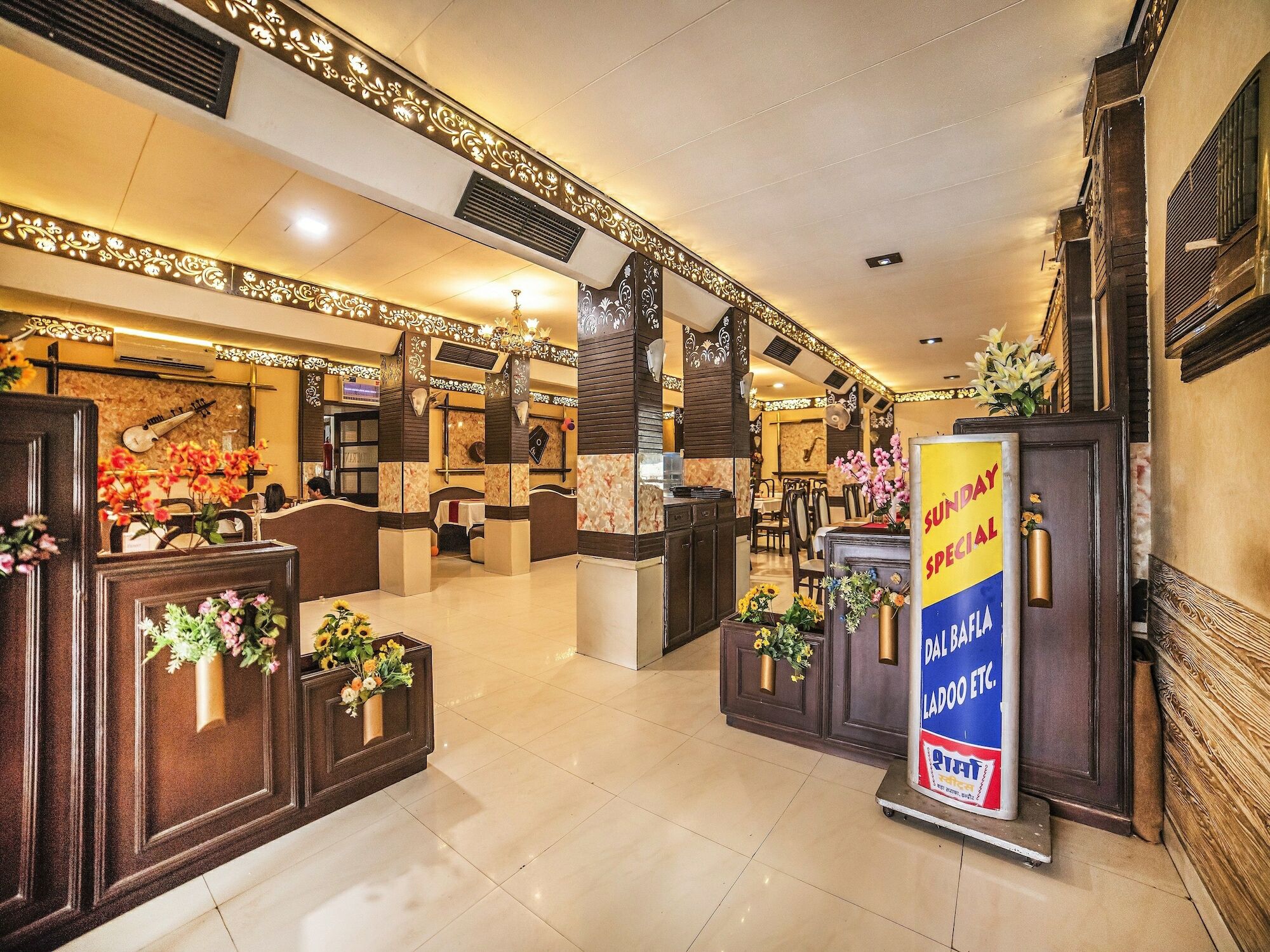 Fabhotel Santoor Geeta Bhawan Square Индаур Экстерьер фото